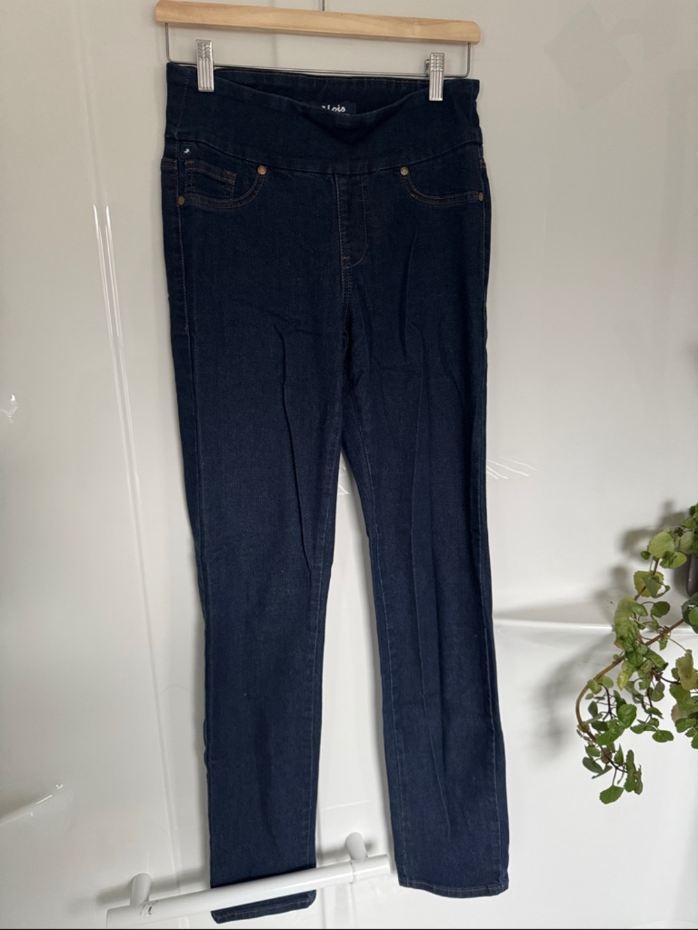 Lois Jeans — Straight Leg in Dark Blue with Stretch Waistband